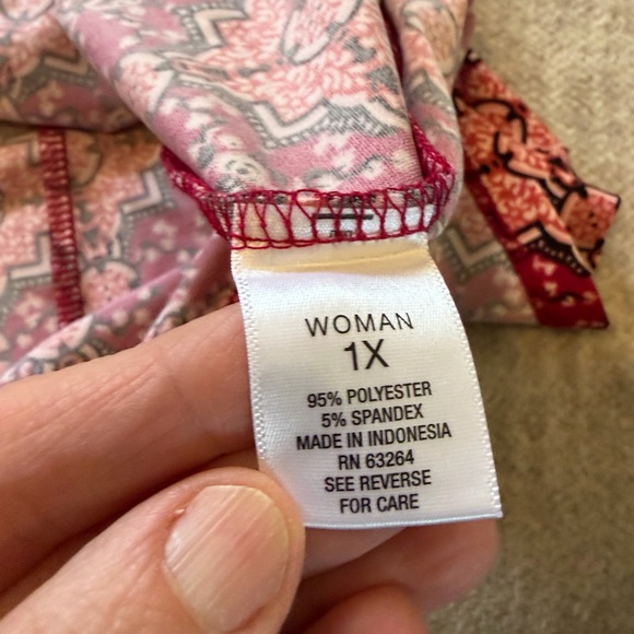 Roz & Ali Pink Geo-Print V-Neck Short Sleeve Top - Picture 4 of 4